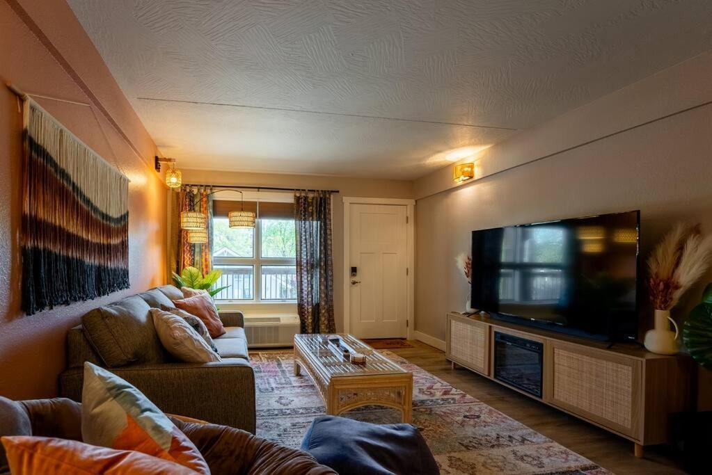 Pet Friendly Boho Condo With Pool--Fitness Center--Next To The Branson Landing--Close To Convention Center And Kanakuk Kültér fotó