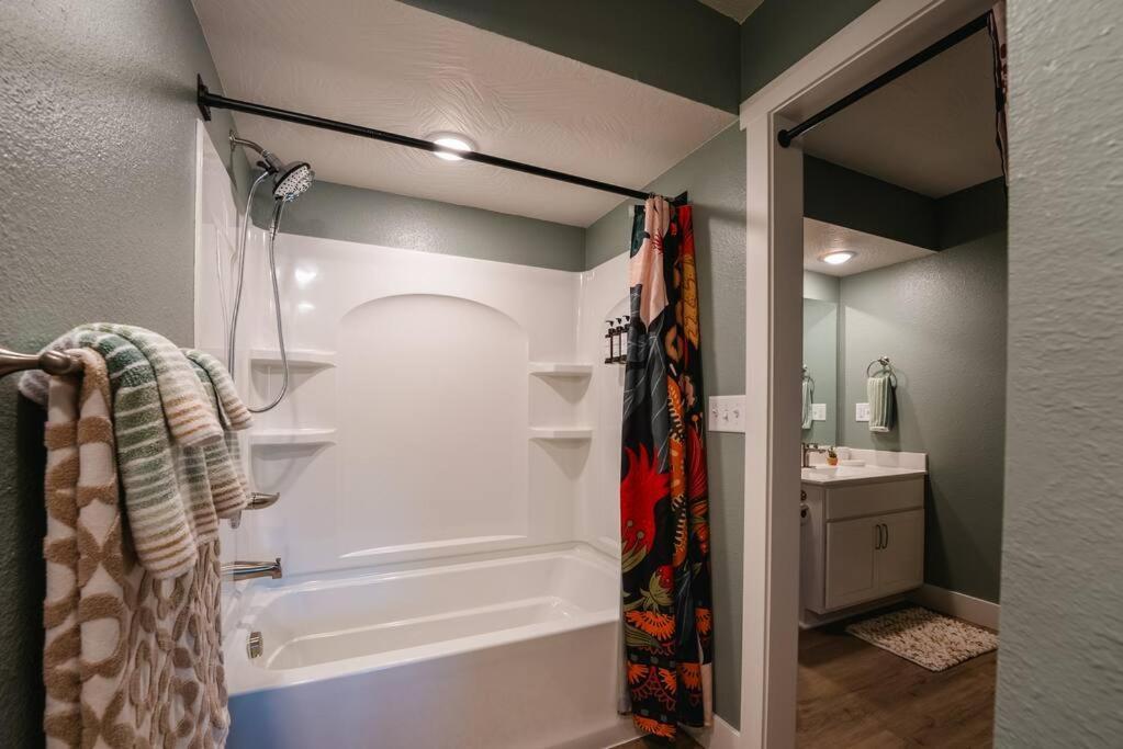 Pet Friendly Boho Condo With Pool--Fitness Center--Next To The Branson Landing--Close To Convention Center And Kanakuk Kültér fotó