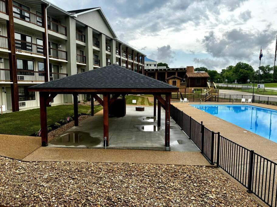 Pet Friendly Boho Condo With Pool--Fitness Center--Next To The Branson Landing--Close To Convention Center And Kanakuk Kültér fotó